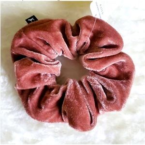 Victoria’s Secret Pink Scrunchie nwt